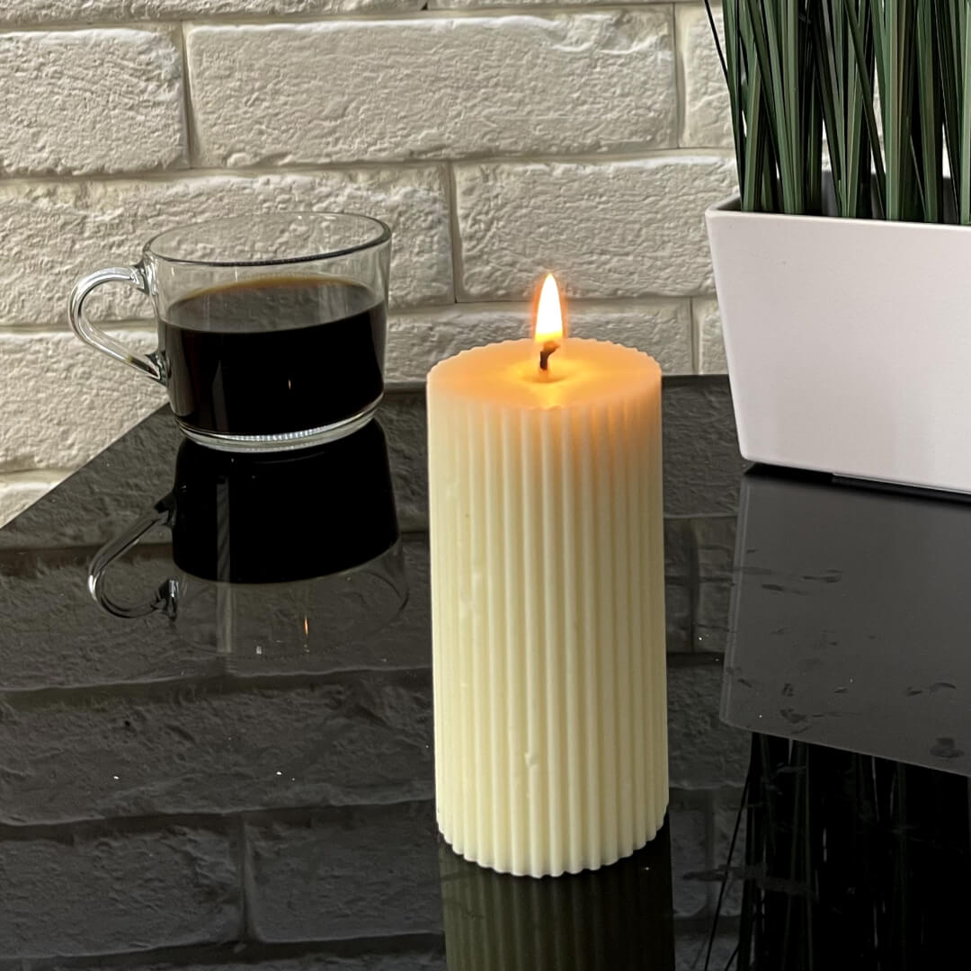 Ribbed Soy Pillar Candle 5 x 10 cm + Round Base