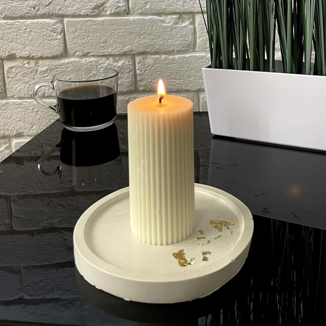 Ribbed Soy Pillar Candle 5 x 10 cm + Round Base