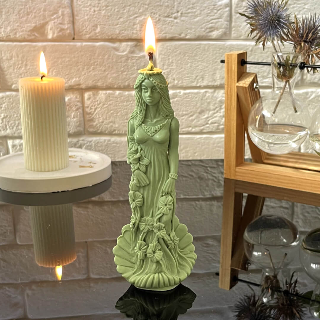 Scented Beeswax Candle "Sea Maiden"