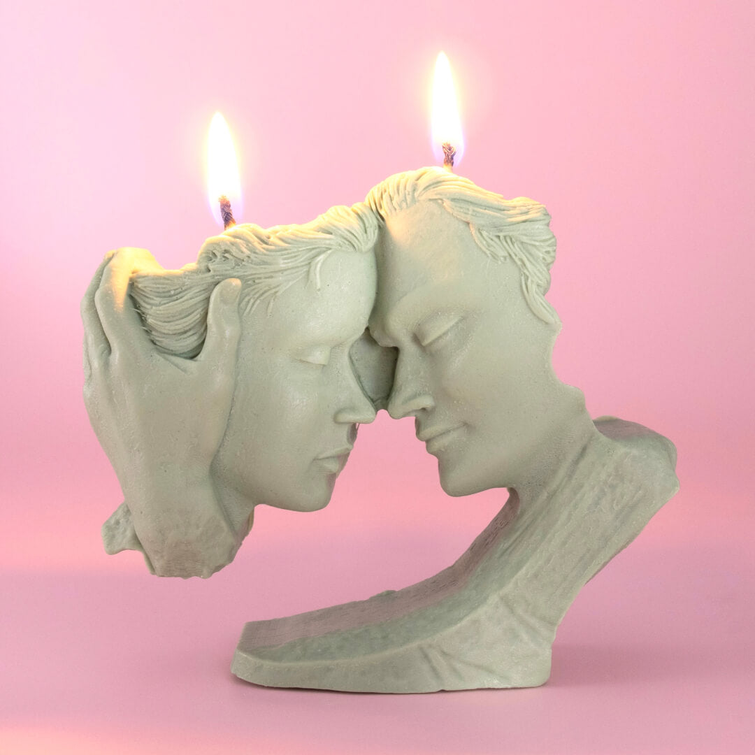 Scented Beeswax Candle "Kiss"