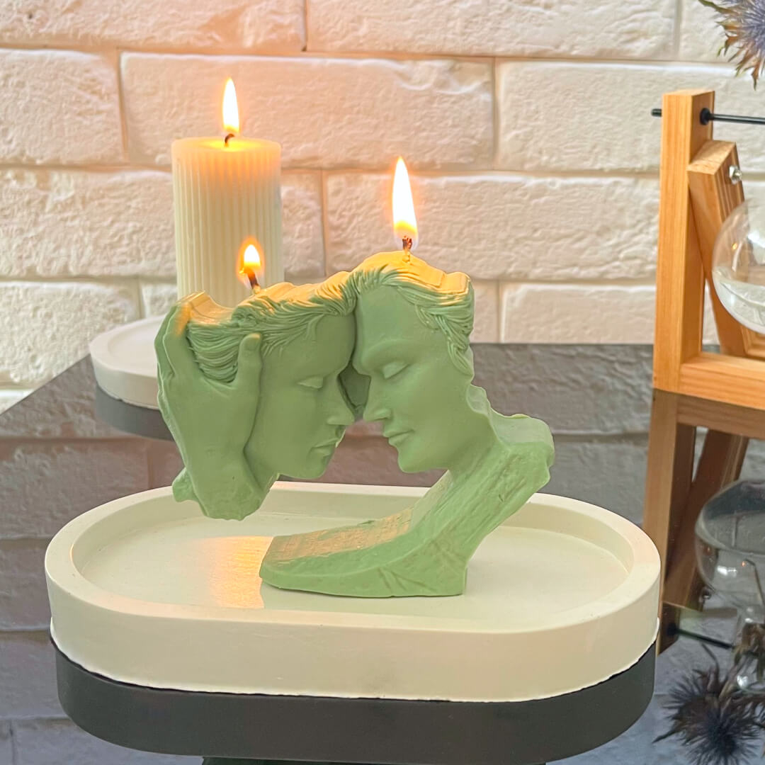 Scented Beeswax Candle "Kiss"