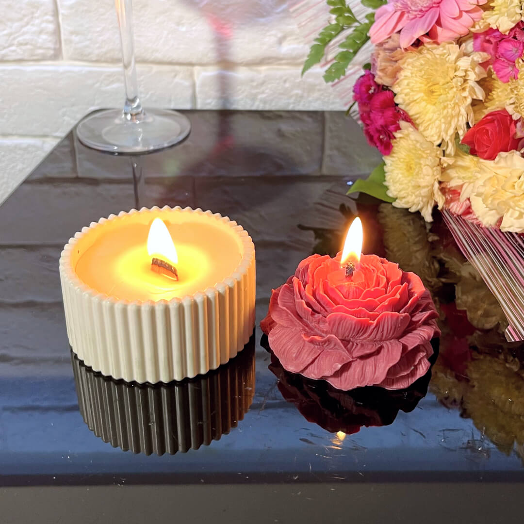 Set of Soy Scented Candle in Plaster and a Beeswax Rose